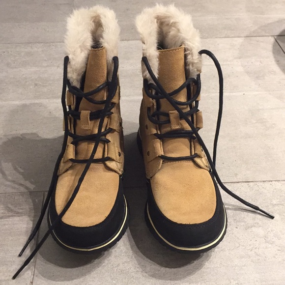 *Sold* New w/o tags Sorel ‘Cozy Joan’ Boots - Picture 3 of 8